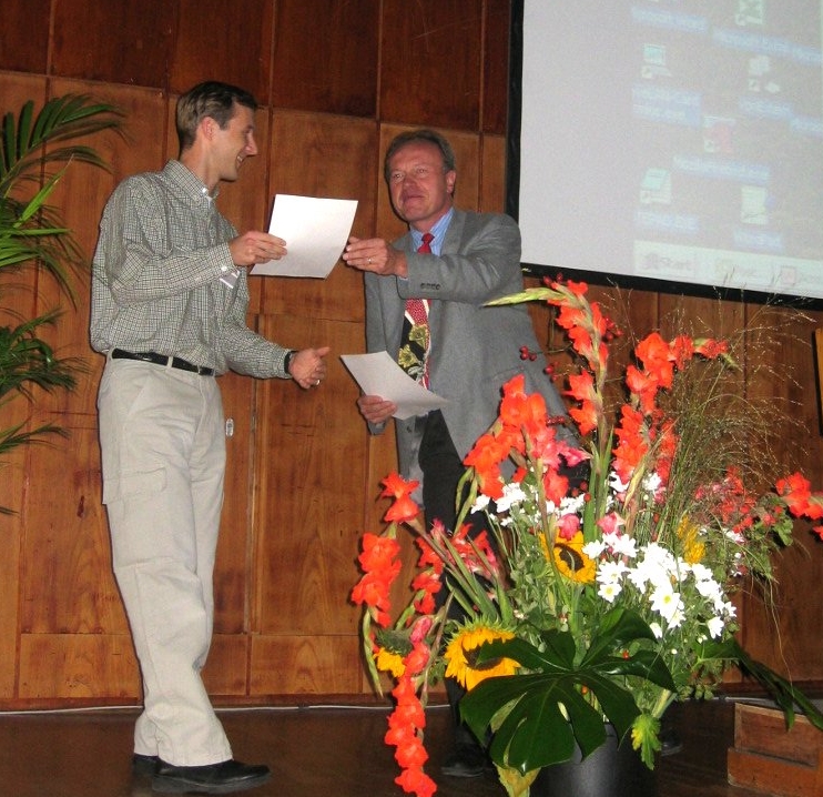 Sergey Melnik and Christoph Freytag